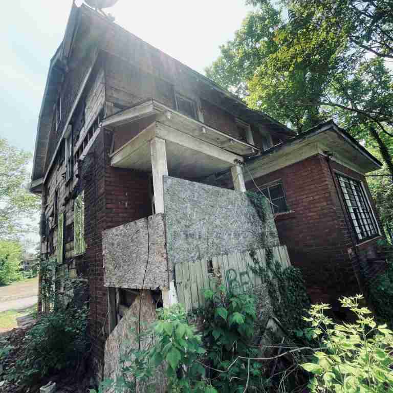 3328 Blaine (24).jpg